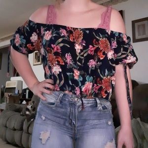 Off the shoulder top 💛